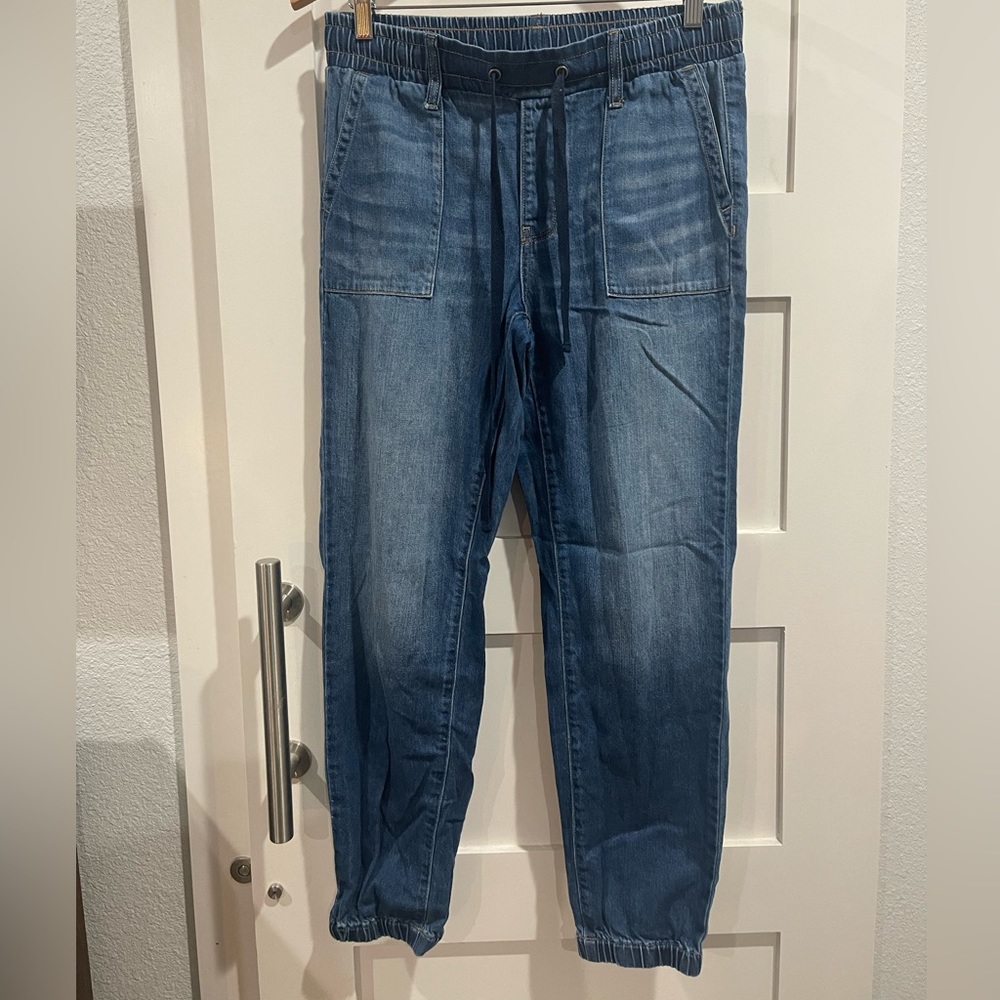AE jogger jeans